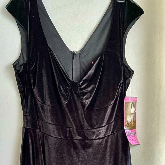 Bettie Page Black Bettie on holiday dress - Picture 3 of 7